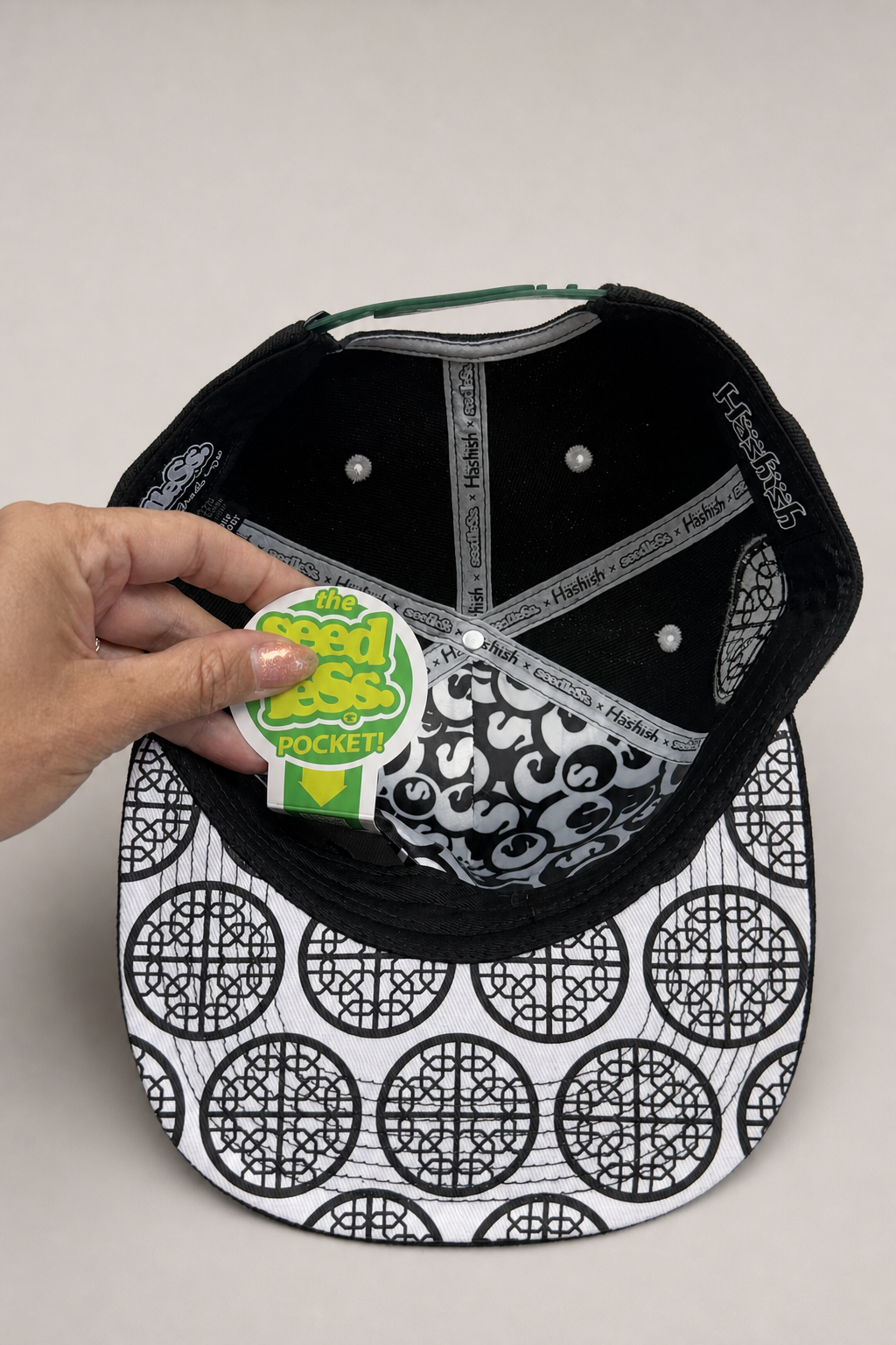 Hashish x SeedleSs Snapback Black